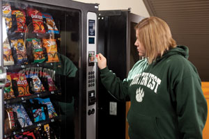 A student uses the student ID card at a snack machine.