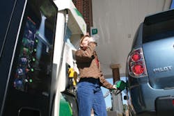 Shoppers can use the card-reader-in-dispenser to buy a beverage at a gasoline island with the Vend Gogh machine. Shoppers can use the card-reader-in-dispenser to buy a beverage at a gasoline island with the Vend Gogh machine.
