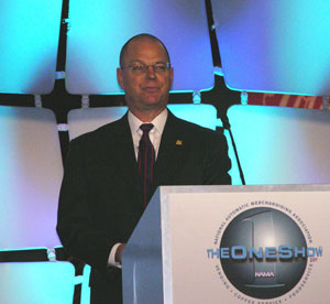 Craig Hesch addresses the NAMA annual meeting.