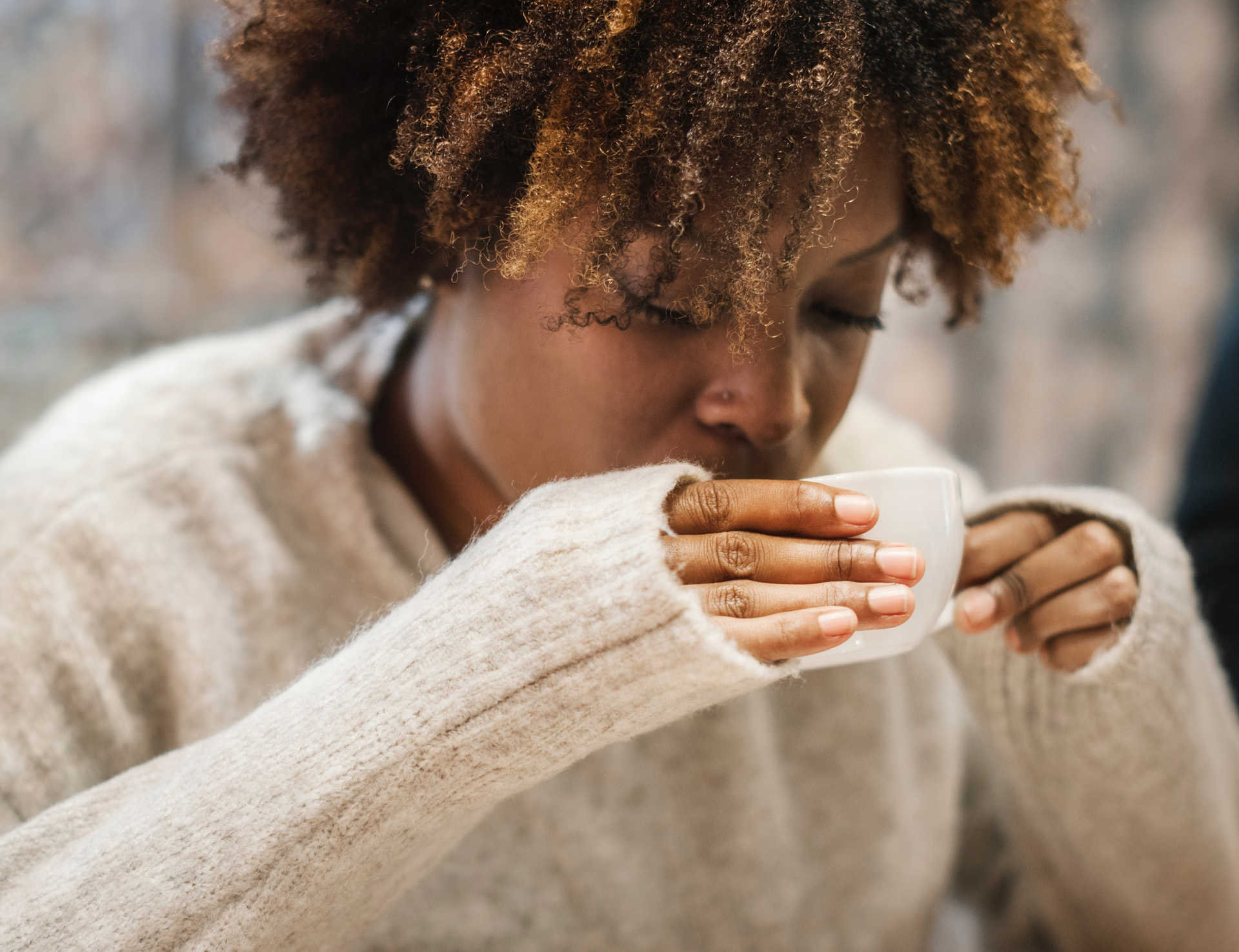 WomanDrinkingCoffee 5b575d3907140