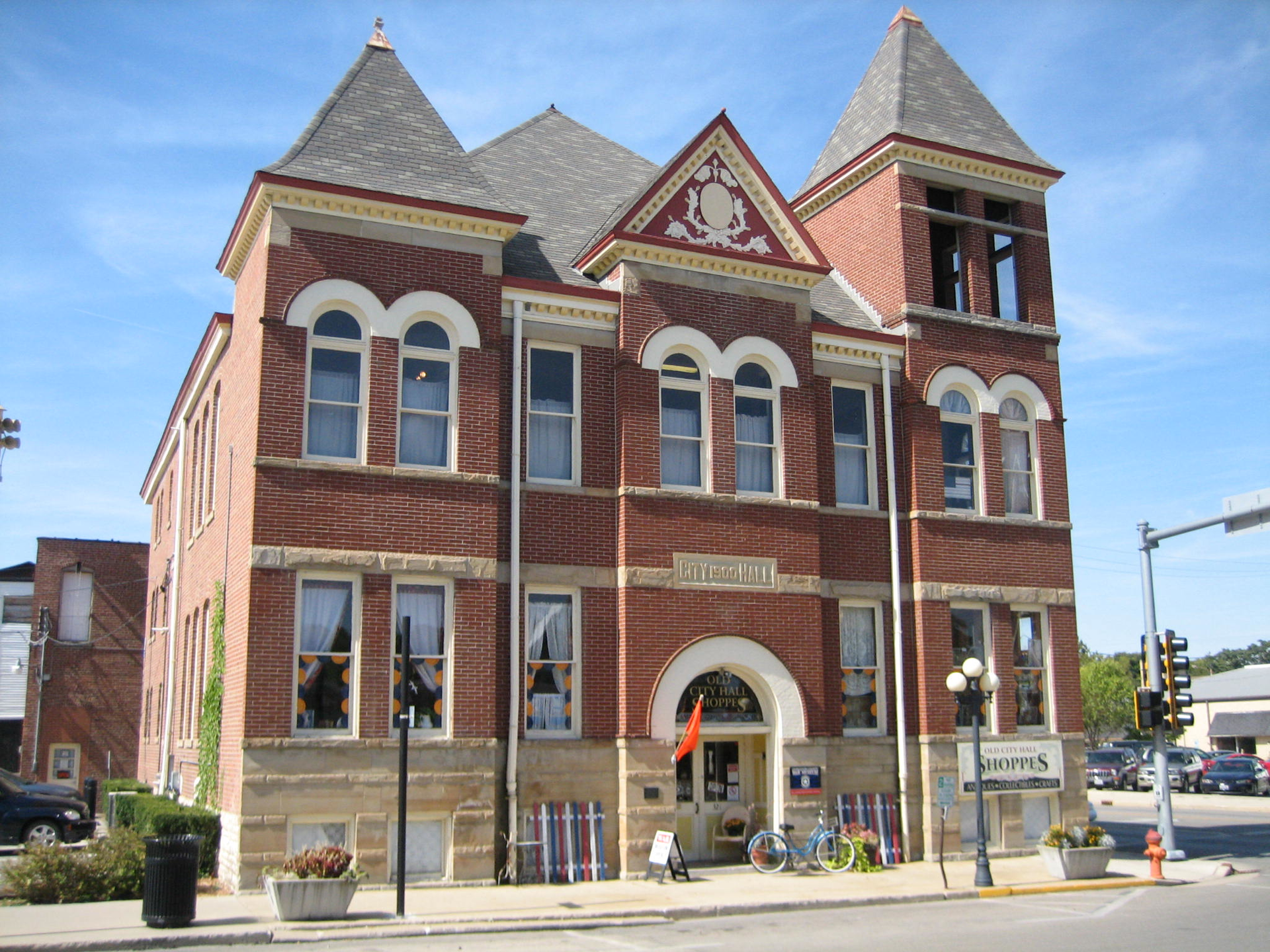 Pontiac City Hall and Fire Station, Pontiac Illinois, USA, along historic U.S. Route 66. U.S. National Register of Historic Places. September 28, 2007.