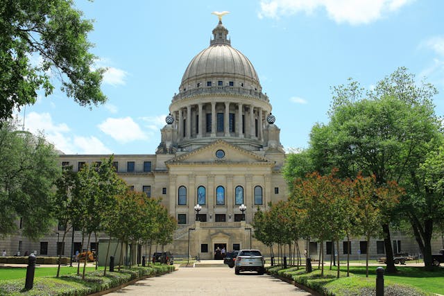 Mississippi State Capitol Building. Photo taken April 18, 2018 by formulanone. No changes made to photo. https://www.flickr.com/photos/30552029@N00/26815684617