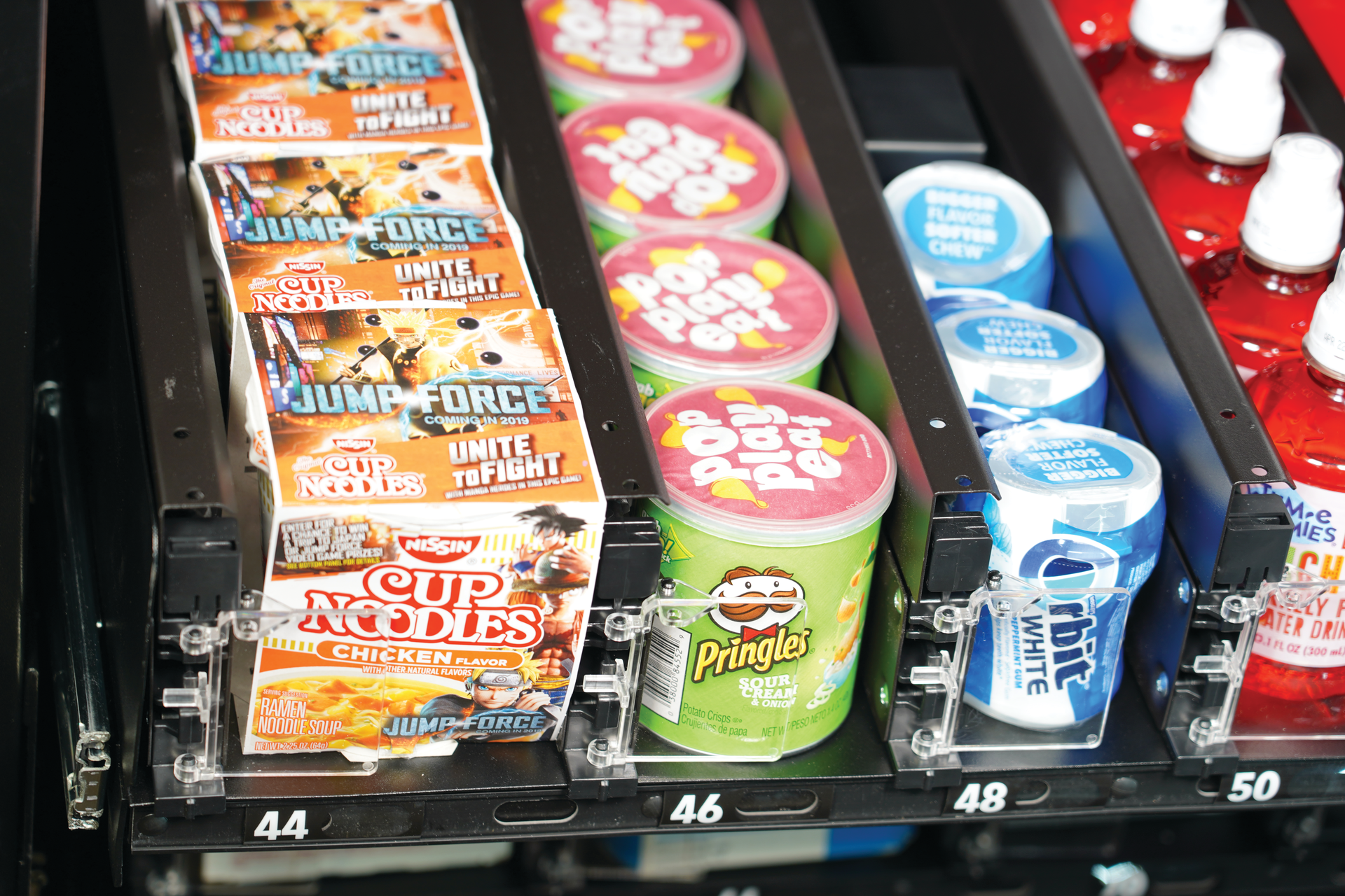 With clear gates replacing obtrusive coils, PUSH-IT provides a more inviting product merchandising experience that consumers crave.