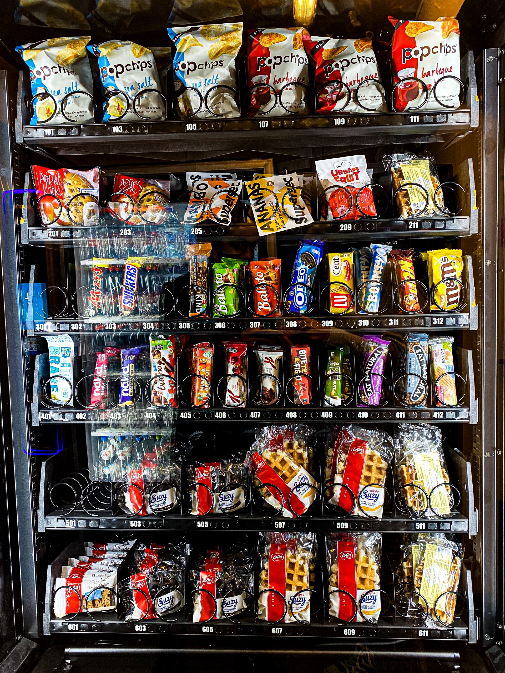 Vending Machine Photo By Estera Nicoi On Unsplash 5ef60d27231b5