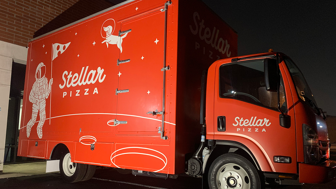 Stellar Truck Exterior Night 61c245b75bbdc