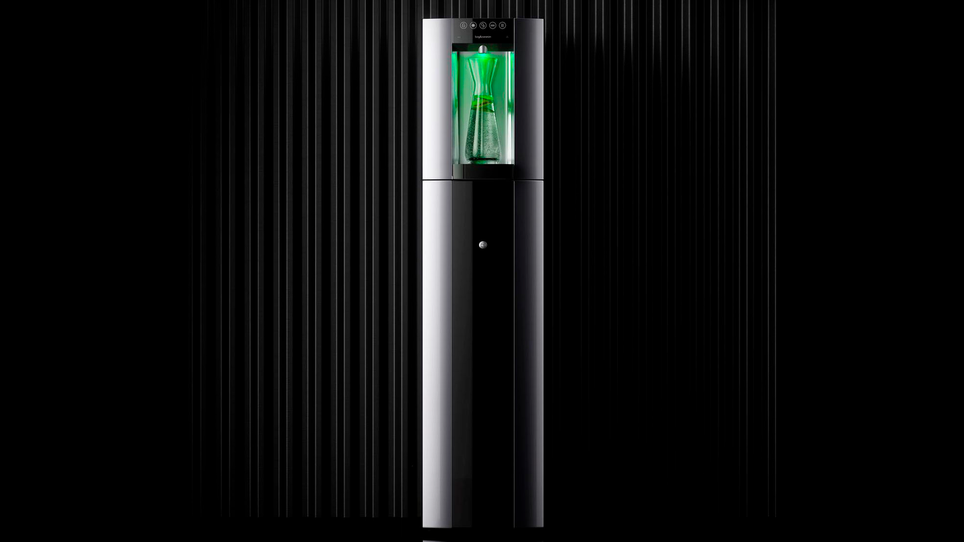 B6 Silverwith Carafe Tall Shot Render 141441 62c5fee015fd4