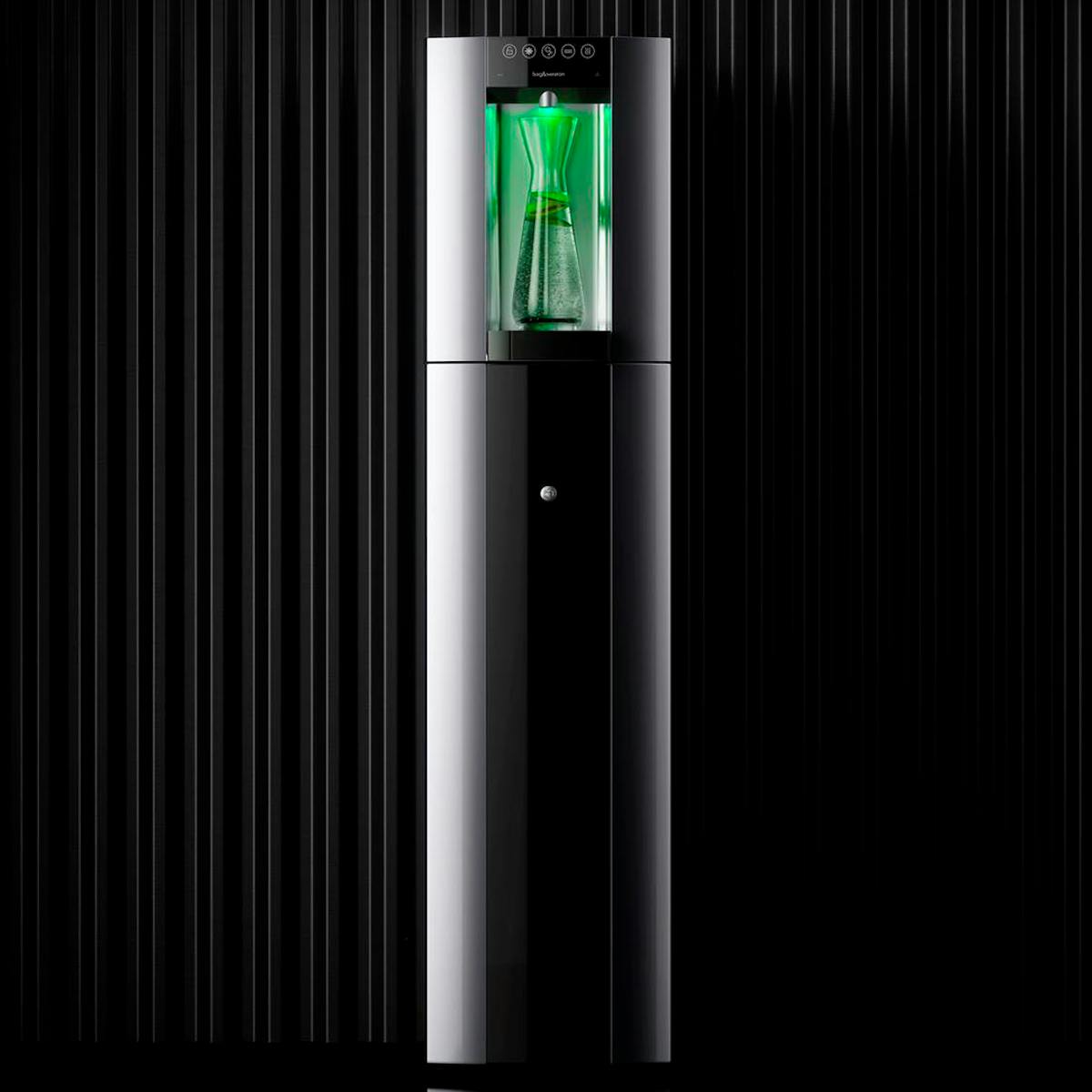 B6 Silverwith Carafe Tall Shot Render 141441
