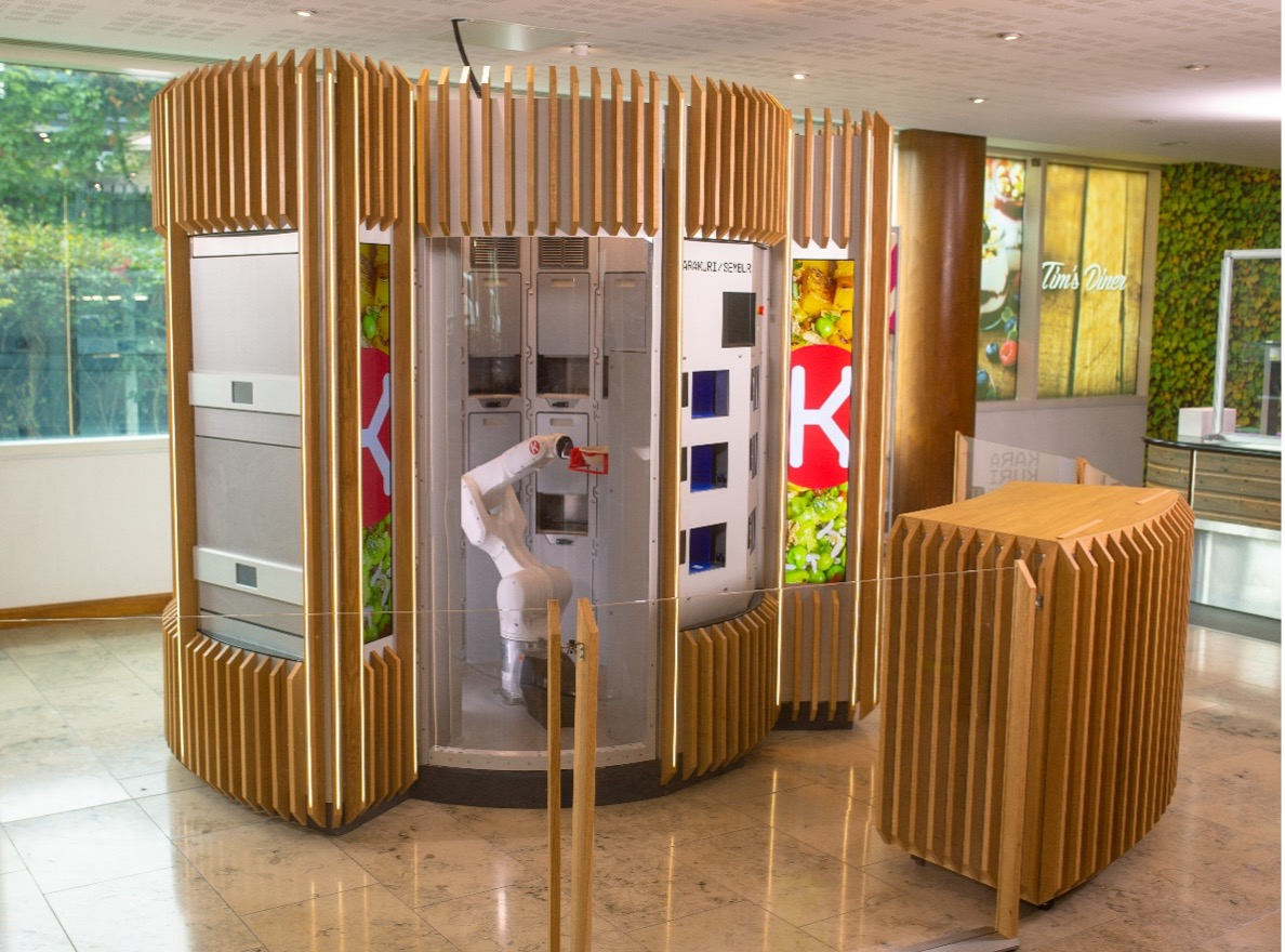 17 ingredients, 2,700 combinations, up to 110 meals per hour: How the canteen robot Semblr tickles the tastebuds of Ocado employees with a KR AGILUS.