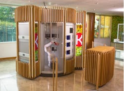 17 ingredients, 2,700 combinations, up to 110 meals per hour: How the canteen robot Semblr tickles the tastebuds of Ocado employees with a KR AGILUS. 17 ingredients, 2,700 combinations, up to 110 meals per hour: How the canteen robot Semblr tickles the tastebuds of Ocado employees with a KR AGILUS.