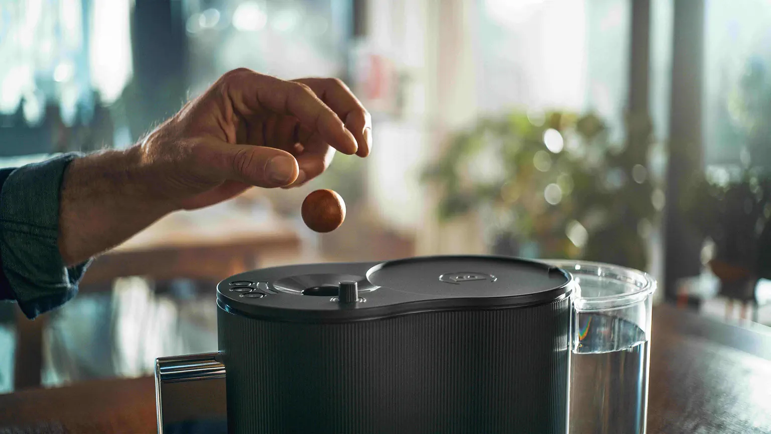 Swiss retailer Migros launches “coffee balls” coffeemaking system to replace capsules Vending