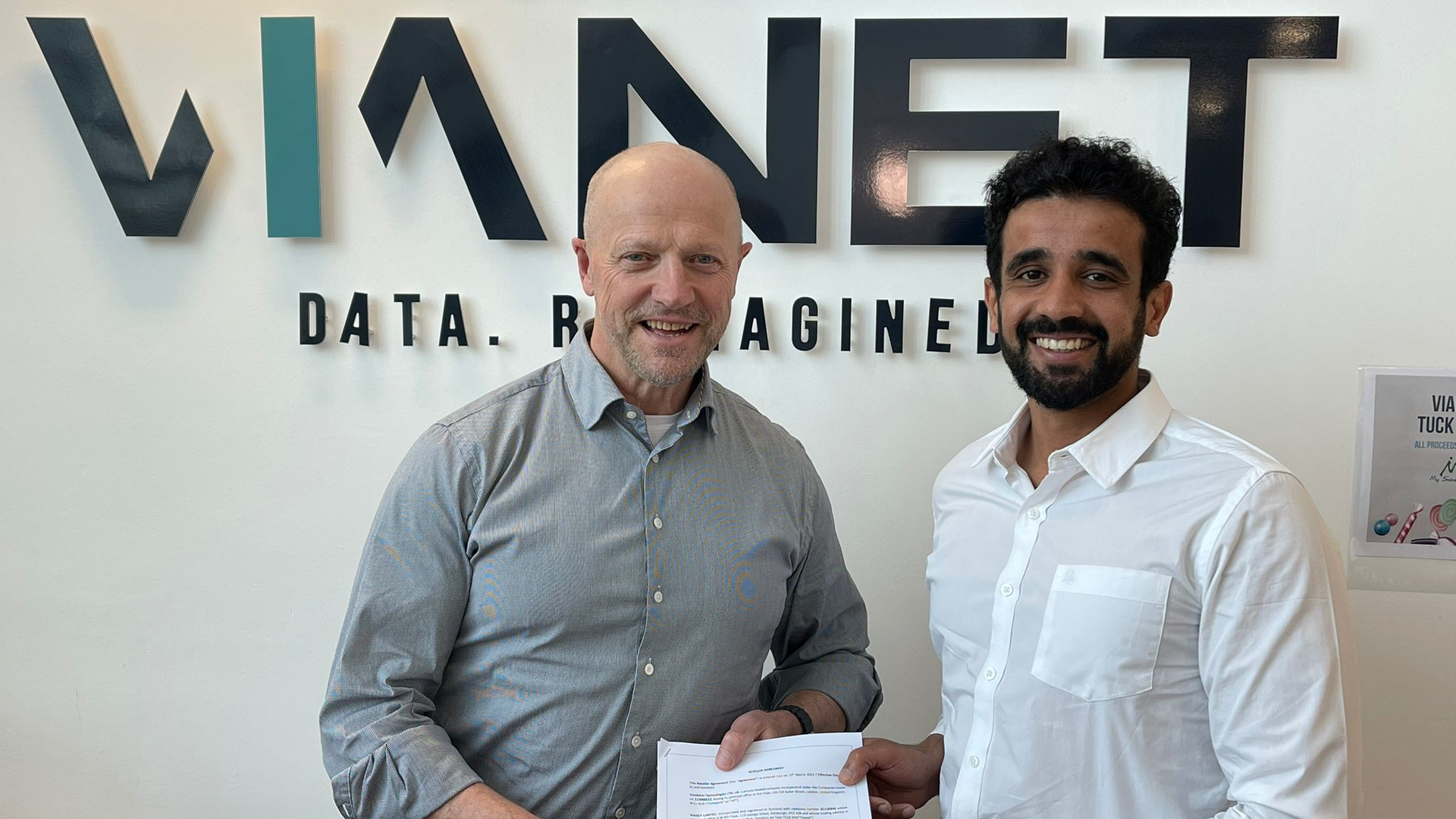 James Dickson - CEO, Vianet PLC (on left) and Aroon Khatter - CEO, Vendekin Technologies (on right)