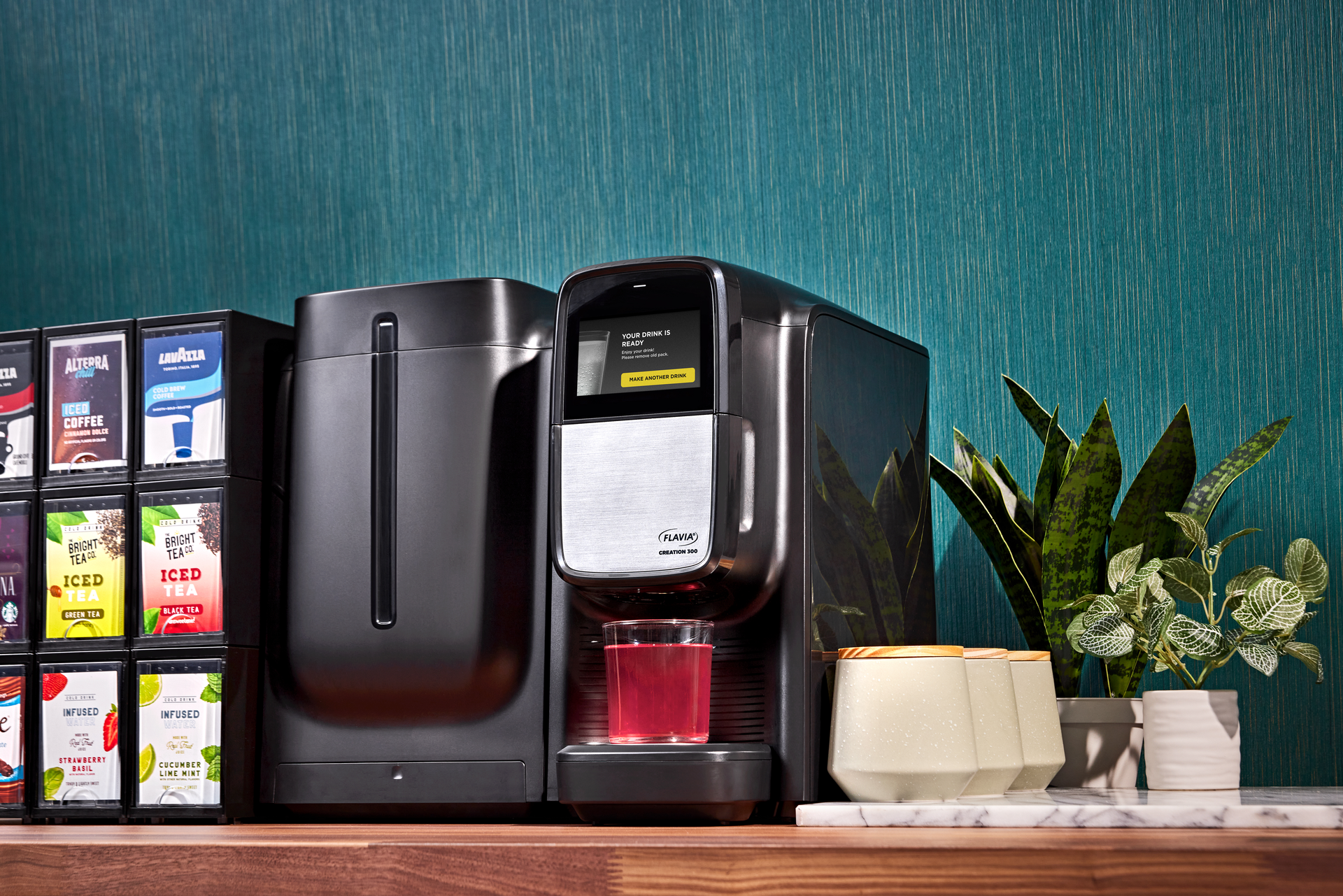 20230101 Lavazza C300 Chill Refresh Glamour Shot Add Beverage 0006 641a36ce48502