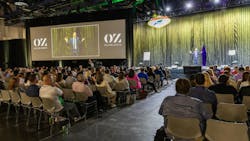 Oz Pearlman amazes the NAMA attendees. Oz Pearlman amazes the NAMA attendees.