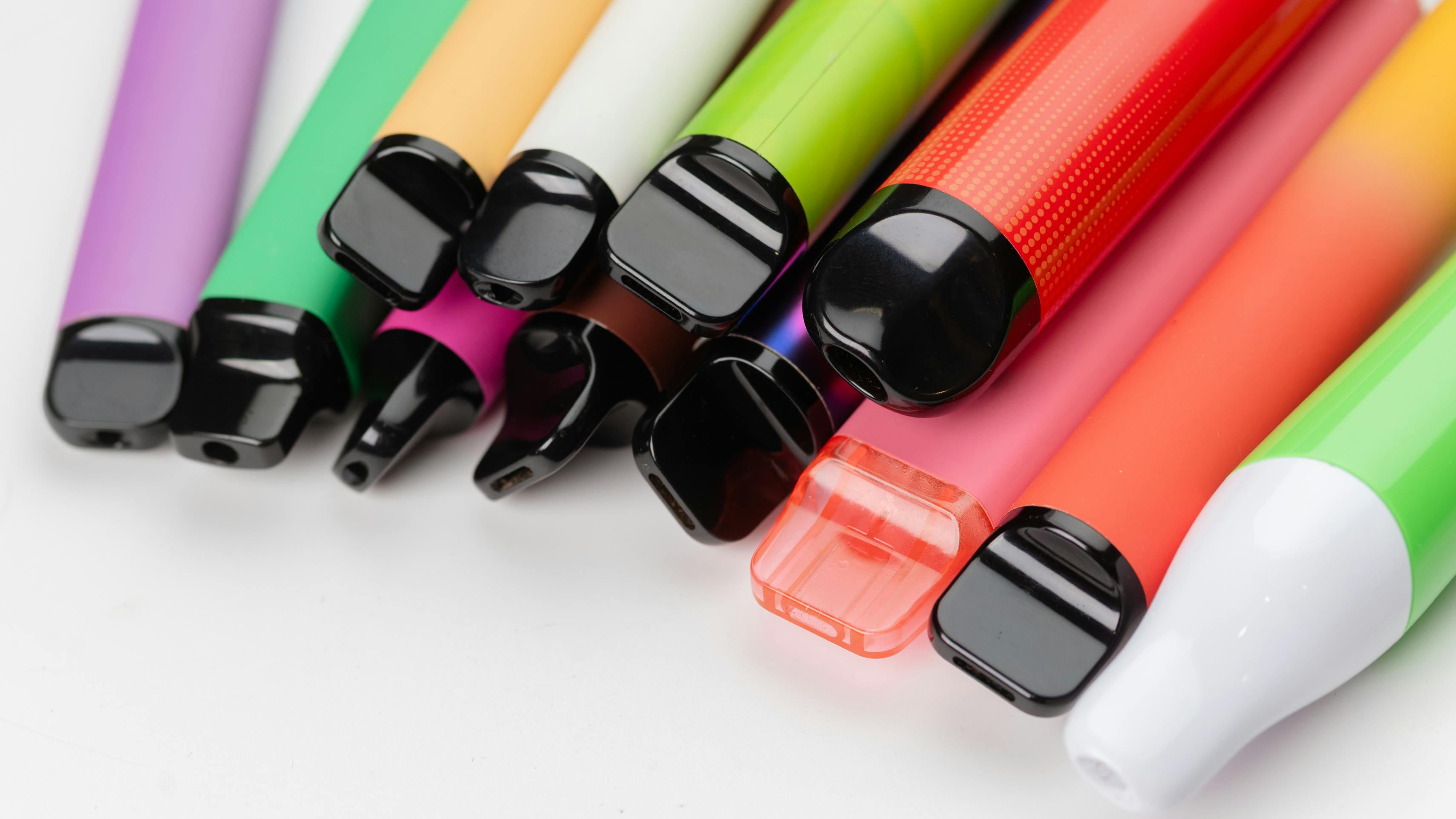 vapes dreamstime_xl_403107254