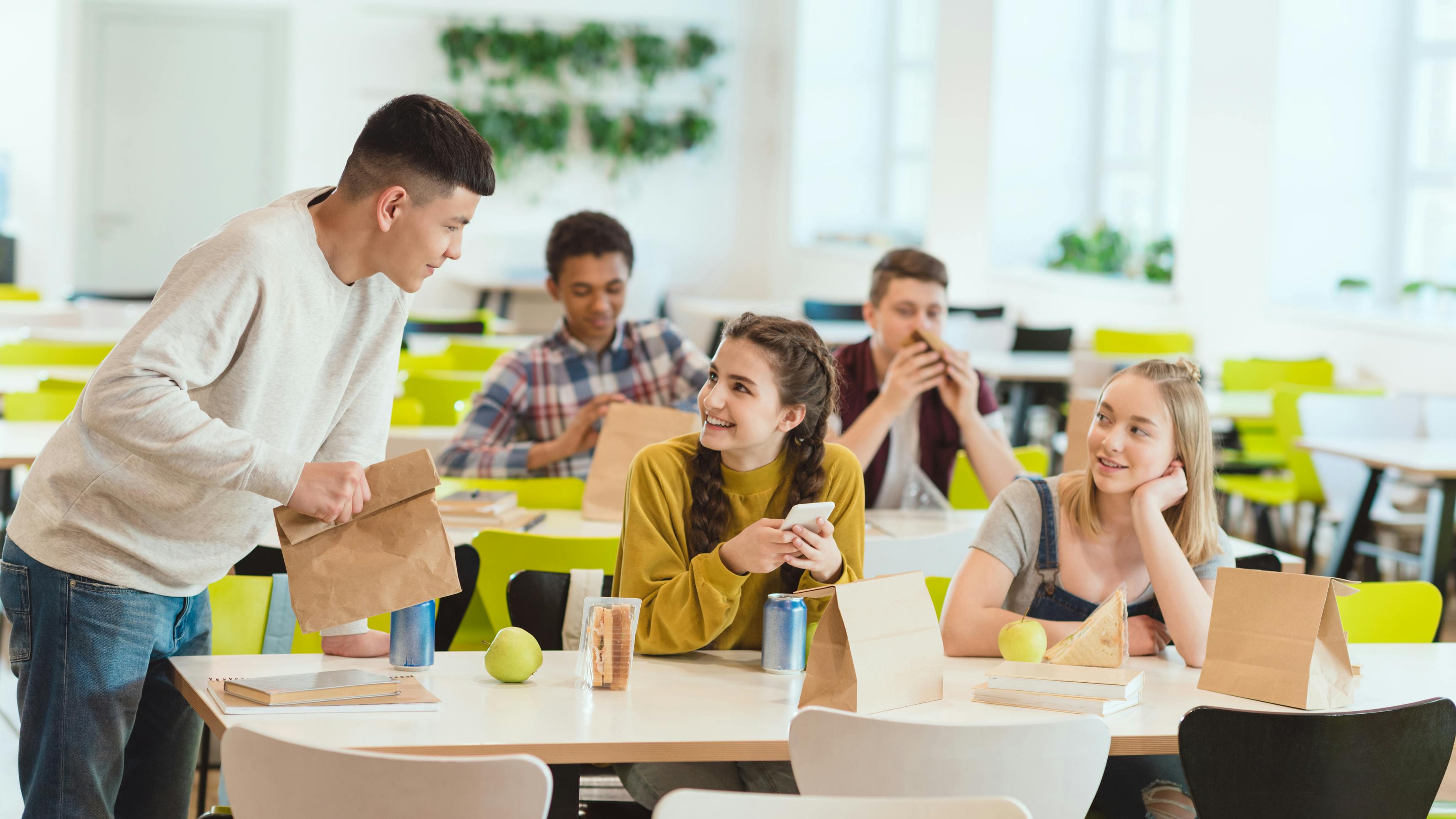 kids at lunch school environment food trends