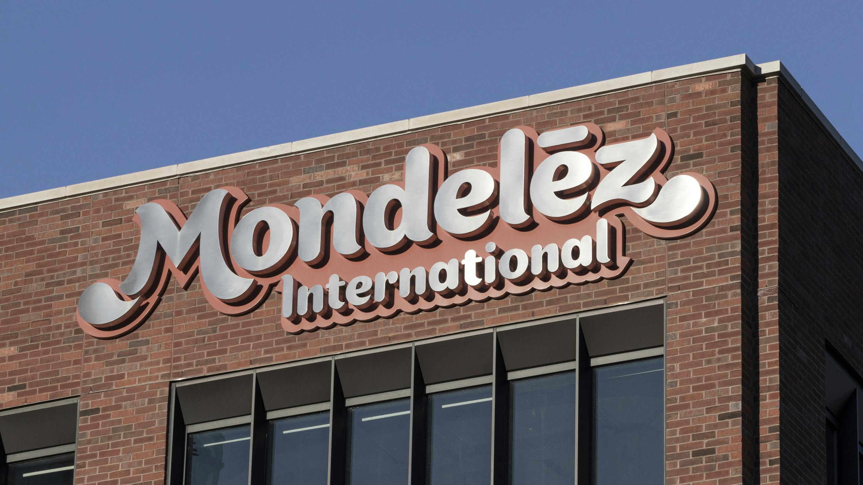 Mondel&emacr;z 2025 revenue rises 5.8% as volumes fall 3.7%, North American markets may be more price sensitive